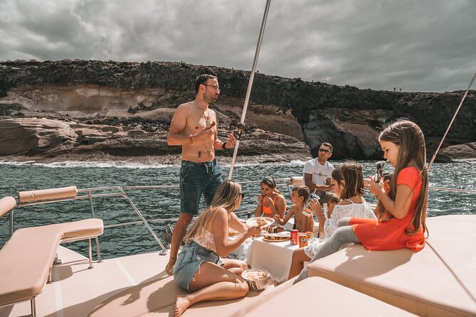 3-hour catamaran excursion along the Costa Adeje - The Crew Makes a Difference: Mateo and Captain Eeka