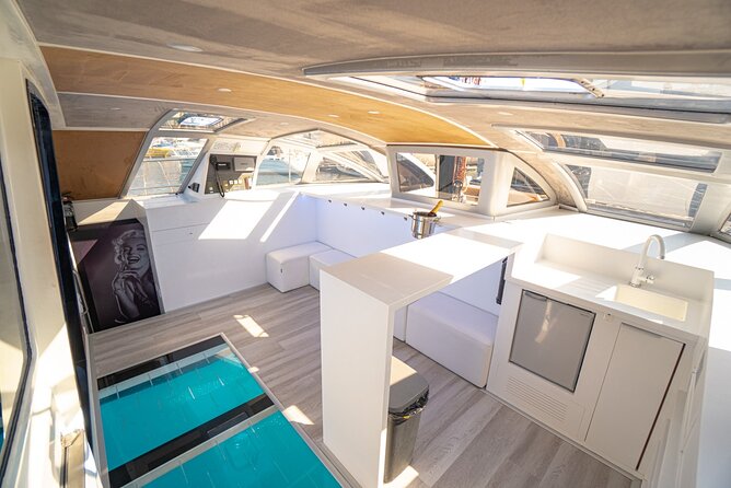 3 hrs. Whale Watching and Relaxing Chill Out Catamaran with glass floor - The glass-floor catamaran: why it matters for photos and peace of mind