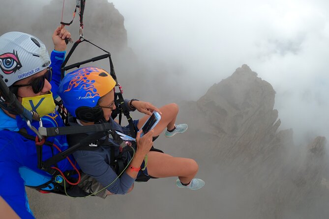 Acrobatic Paragliding Flight with Spanish Champion in Tenerife - If conditions allow, you may land on the beach