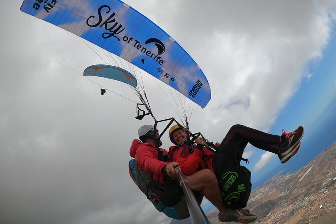 Acrobatic Paragliding Flight with Spanish Champion in Tenerife - Who this tandem acrobatic paragliding suits best