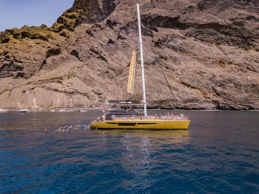 Costa Adeje: Masca and Los Gigantes Whale Watching Cruise - Los Gigantes photo stop: the cliffs do the talking