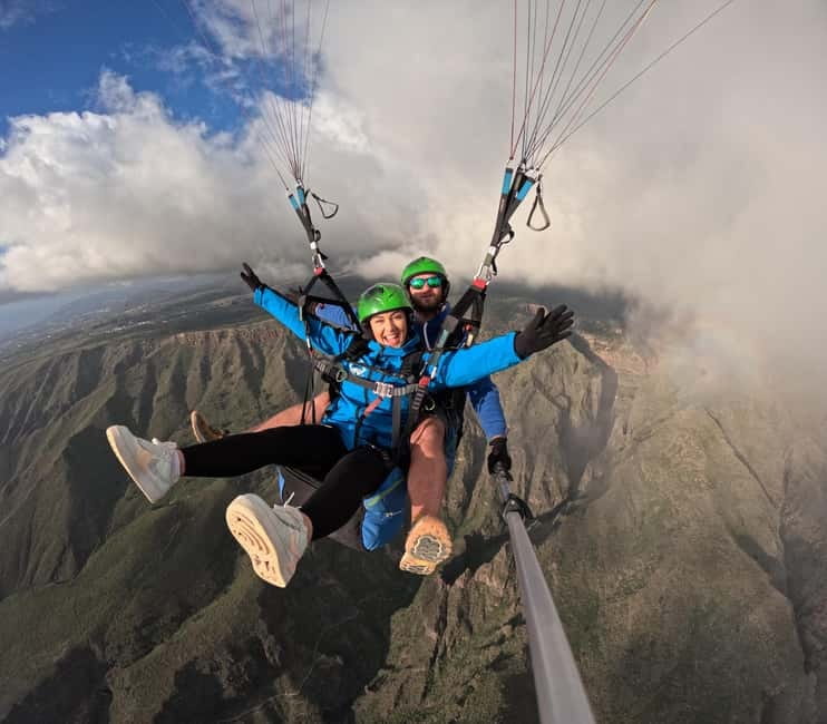 Costa Adeje, Paragliding with pick up service and 5 free photos! - Languages, group size, and the feeling of safety