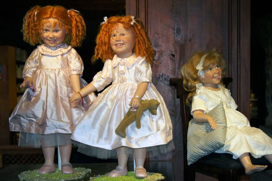 Icod de los Vinos: ARTlandya Doll World Entry Ticket & Tour - Inside the stone house: porcelain dolls and teddy bears