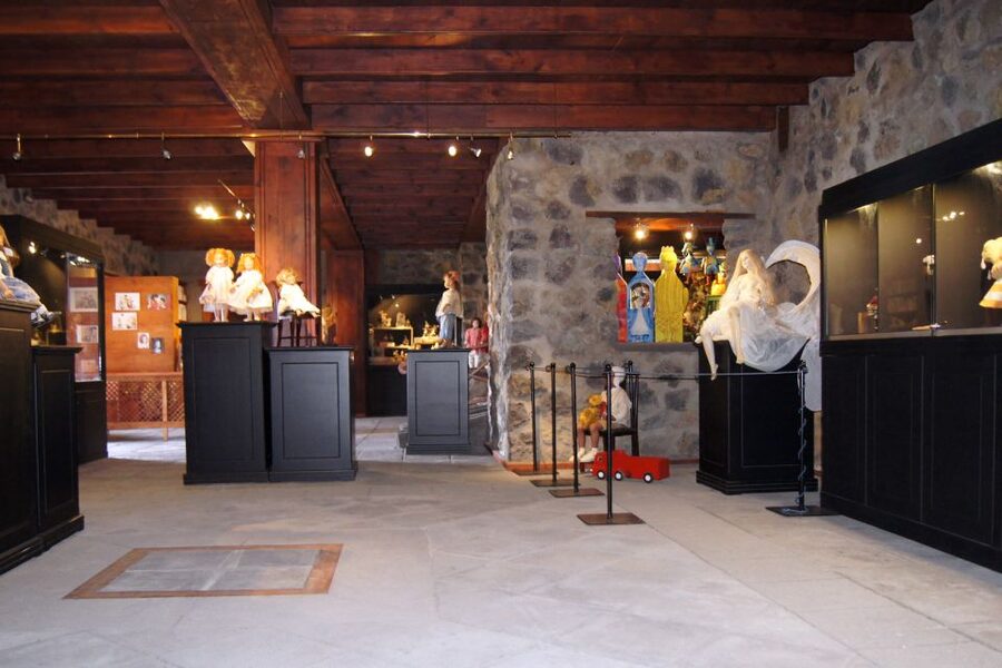 Icod de los Vinos: ARTlandya Doll World Entry Ticket & Tour - Exhibition rooms and the old finca house stop