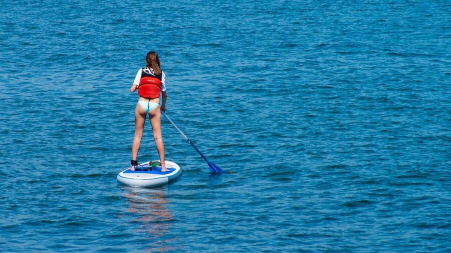 Los Cristianos : 1 Hour of Paddle surf Rental - Finding the SUP rental spot on the avenue to the beach
