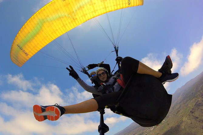 Paragliding Tandem Flight in Tenerife South ¡HOLA! - Tandem Paragliding in Tenerife South: The Real Hook