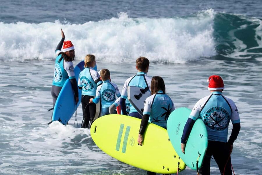 Playa de Las Americas: Surfing Group Lesson +13 Years old - Small group energy: learn fast without the awkwardness