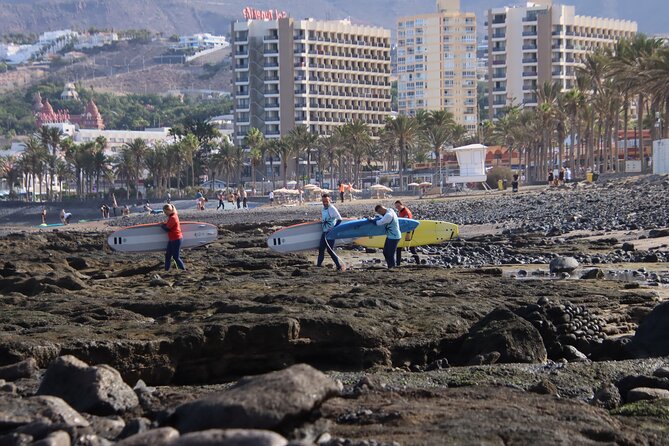 Premium Group Surf (2h) – Only 5 Students, Team Incl (+ 13 years) - Gear and facilities: towels, showers, lockers, and insurance that reduce stress