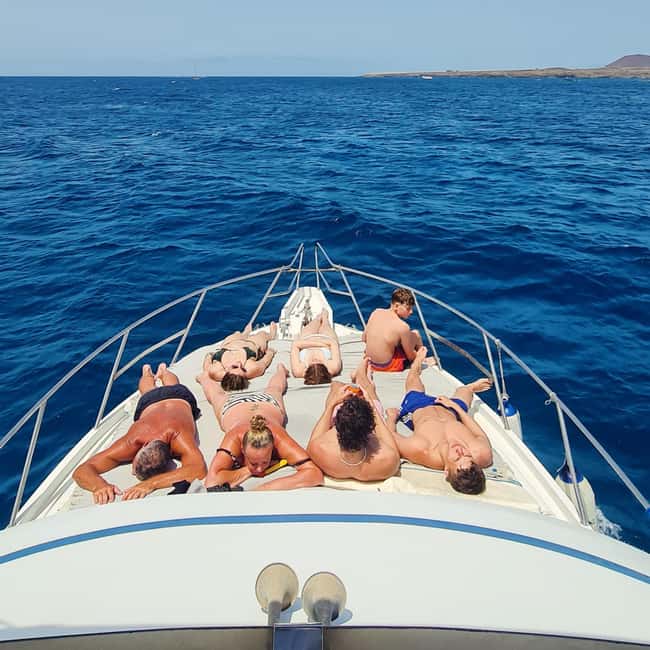 Private Yatch Amalfi Cinco - SHARED TOUR - The Swim Break in One Bay: Snorkeling, Paddleboard, and a Sea Scooter