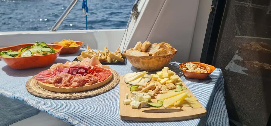 Private Yatch Amalfi Cinco - SHARED TOUR - Marina South to Las Galletas: Your 3-Hour Game Plan