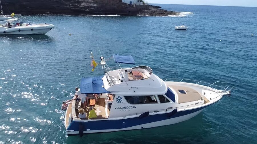 Puerto Colon : Shared/private boat trip with snack & Drinks - Quick highlights before you go