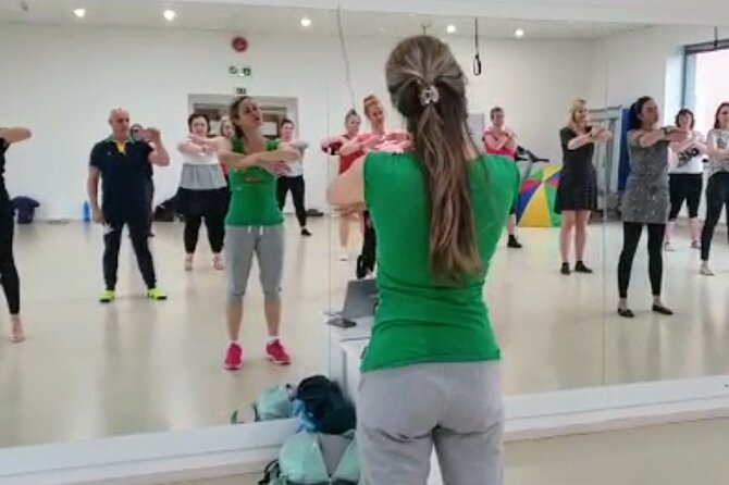 Salsa & Bachata, dance lessons Tenerife south. Have fun and learn - What happens in a 1-hour lesson (and what you should aim for)