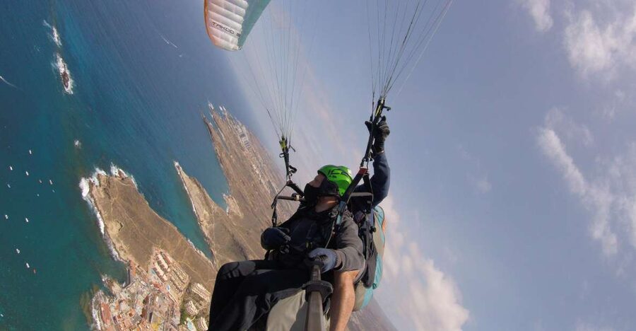 Santa Cruz de Tenerife: Acrobatic Paragliding Flight - In the air: tight turns, fast spirals, and dizzying descents