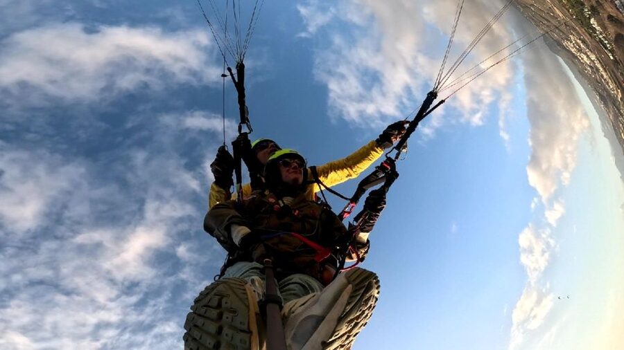 Santa Cruz de Tenerife: Acrobatic Paragliding Flight - The best way to experience it: calm during chaos