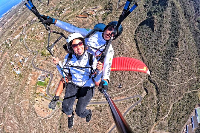 SILVER 1000m paragliding tandem flight above South Tenerife - Before takeoff: harness comfort, helmet fit, and briefing that actually helps