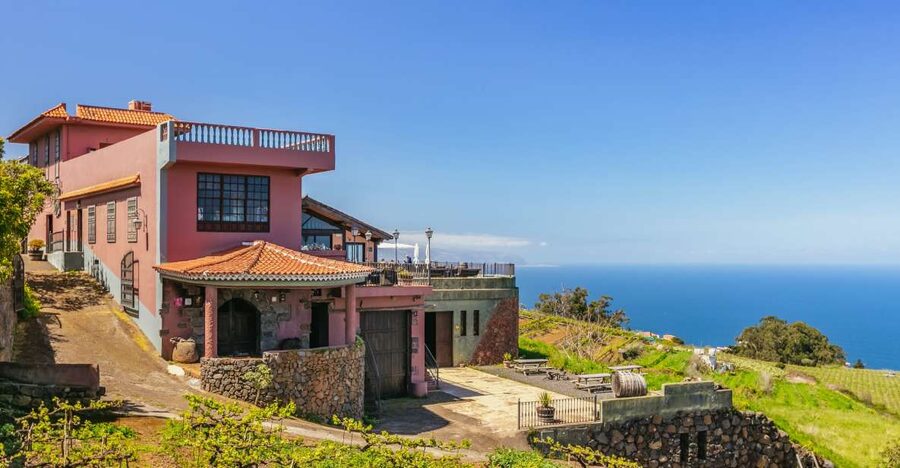 Tacoronte: Guided Winery Tour with Wine and Cheese Tastings - Entering Bodegas Monje in El Sauzal: what makes it more than a tasting