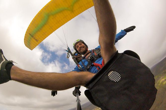 Tandem Paragliding Flight in South Tenerife - What you do on the ground: the briefing and gear check that counts