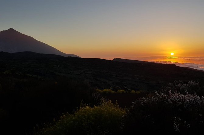 Teide by Night: Sunset & Stargazing with Telescopes Experience - Guides on Teide by Night: humor helps the sky stick