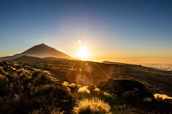 Teide by Night: Sunset & Stargazing with Telescopes Experience - The sunset above the clouds: timing beats luck