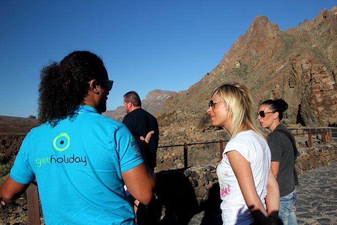 Teide National Park Exclusive and private Tour - El Pino Gordo: the big-tree photo stop (and why it’s worth 10 minutes)
