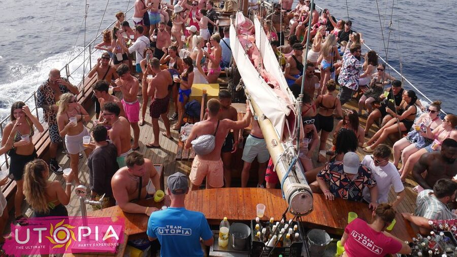 Tenerife: Boat Party with Open Bar and DJs - Unlimited open bar + UK house DJs: how the party actually runs