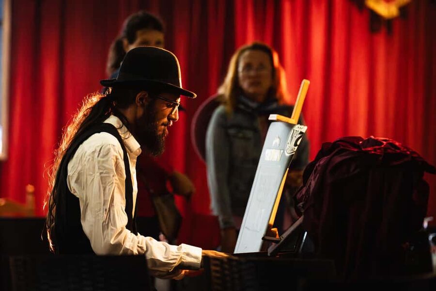 Tenerife : Musical show "the wild south" with dinner and transfer - Pickup in South Tenerife: How the Night Starts