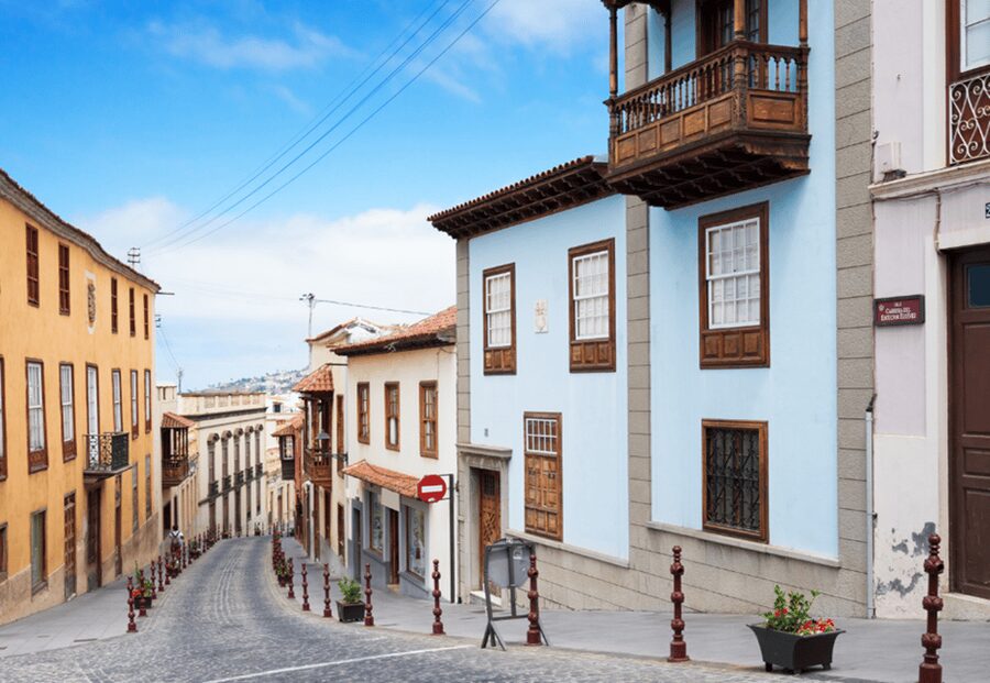 Tenerife: Private Day Tour of the Island with Hotel Pickup - San Cristóbal de La Laguna: UNESCO streets that give the island context