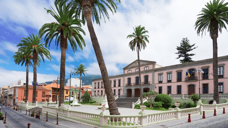 Tenerife: Private Day Tour of the Island with Hotel Pickup - Puerto de la Cruz: the older resort side of Tenerife