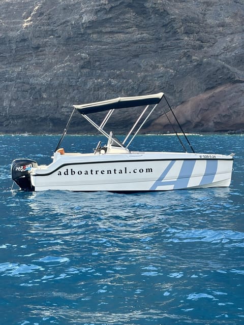 Tenerife: rent a boat without license - Renting the Compass 160e: freedom without the stress