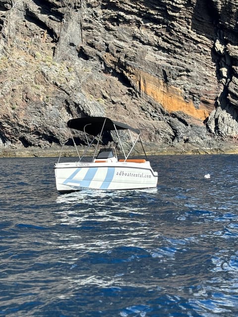 Tenerife: rent a boat without license - Los Gigantes: the coastline that makes this outing make sense