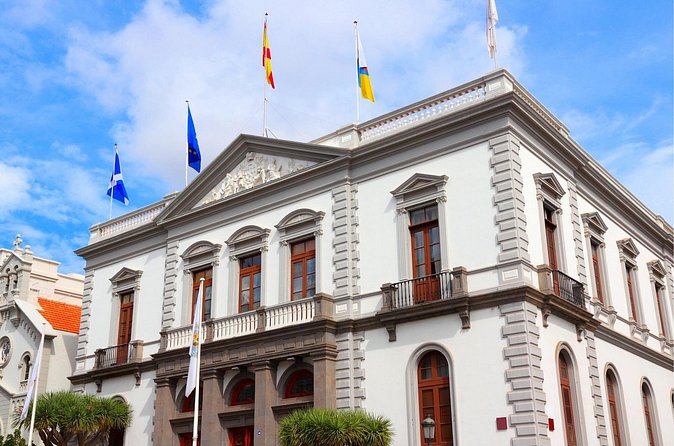 Tenerife Scavenger Hunt and Highlights Self Guided Audio Tour - Plaza Stops: Plaza del Príncipe de Asturias, Triunfo, and Plaza de España