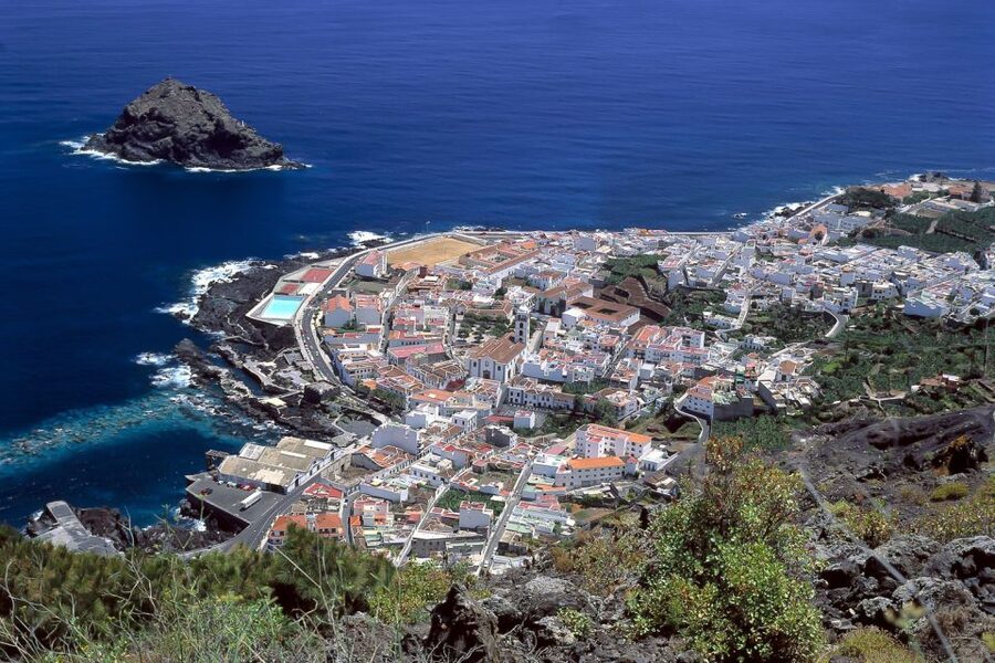 Tenerife: Teide National Park Full-Day Tour with Pickup - What to expect from the guide and driver (and why it matters)